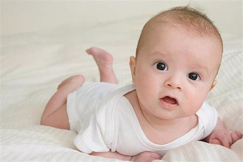二岁三个月宝宝第一逆反期